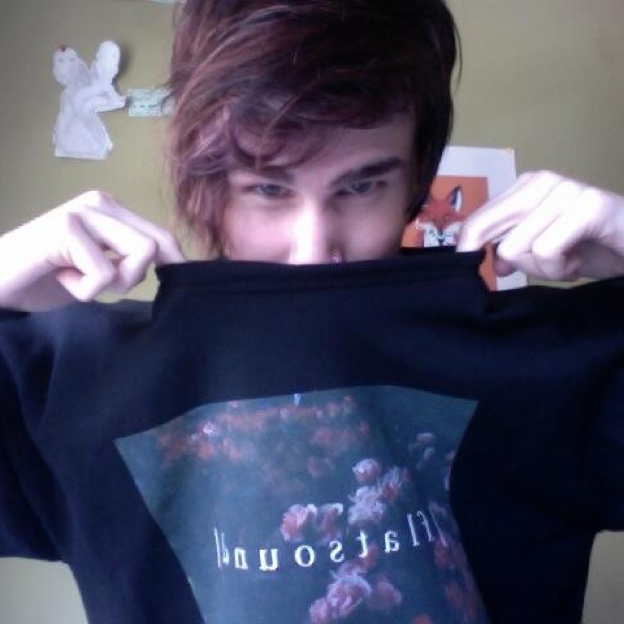 hi, um, im christian. im 21. im single & im bi. yeah..