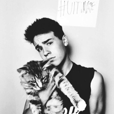 Free_follow165's profile picture. Free follow.c: • Go follow my friend @tpkwhitesides i promised her id help her get her goal. Ask her for a Dm to Mason & Jacob if you want. Thank youuu.