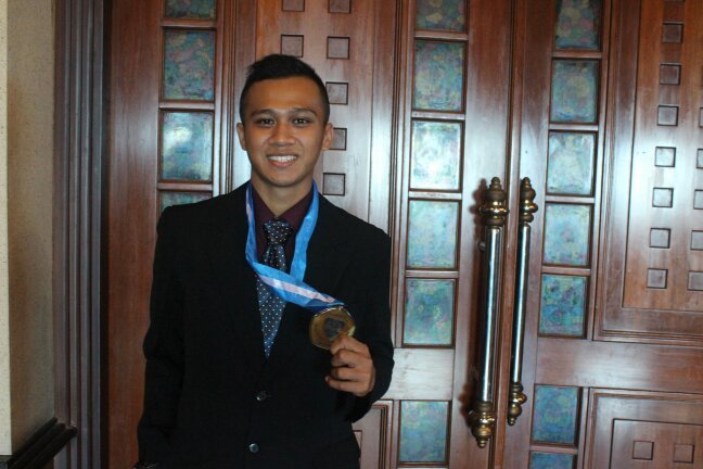 DhanaBudi's profile picture. Sekarang lah untuk bangkit dan berfikir ke depan