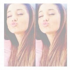 ari is queen ❁