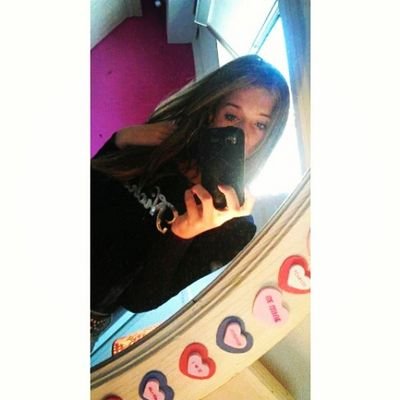 - Schatje je bent en blijft de beste , me steun en toeverlaat & me kleine aapje , ik hou van je dikke kus Jamie