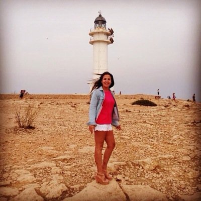 carmenzarrias's profile picture. Sevillana de corazon y madrileña de acogida. Aficionada a los dientes. De sangre roja y corazón a la izquierda.