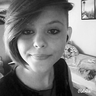je m'appelle Marie je suis en couple j'ai 14 ans je suis du Pas De Calais.