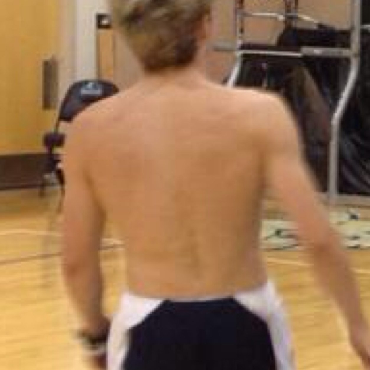 hi guys im nialls back!