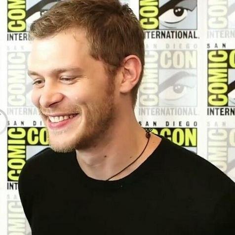 apenas um cara atraente com um sotaque fofo e dinheiro pra gastar BIO DO TWITTER DO KLAUS