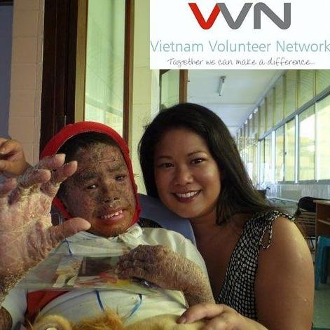 #Vietnam War #orphan adopted by fab British couple, Founder of Vietnam Volunteer Network, sending great #volunteers & aid to help orphans http://t.co/ZjpKoKXIsl