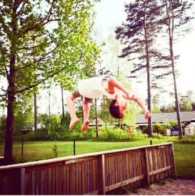 Hey my name is Jonatan. i love to do parkour and freerunning and ride scooter! please follow me