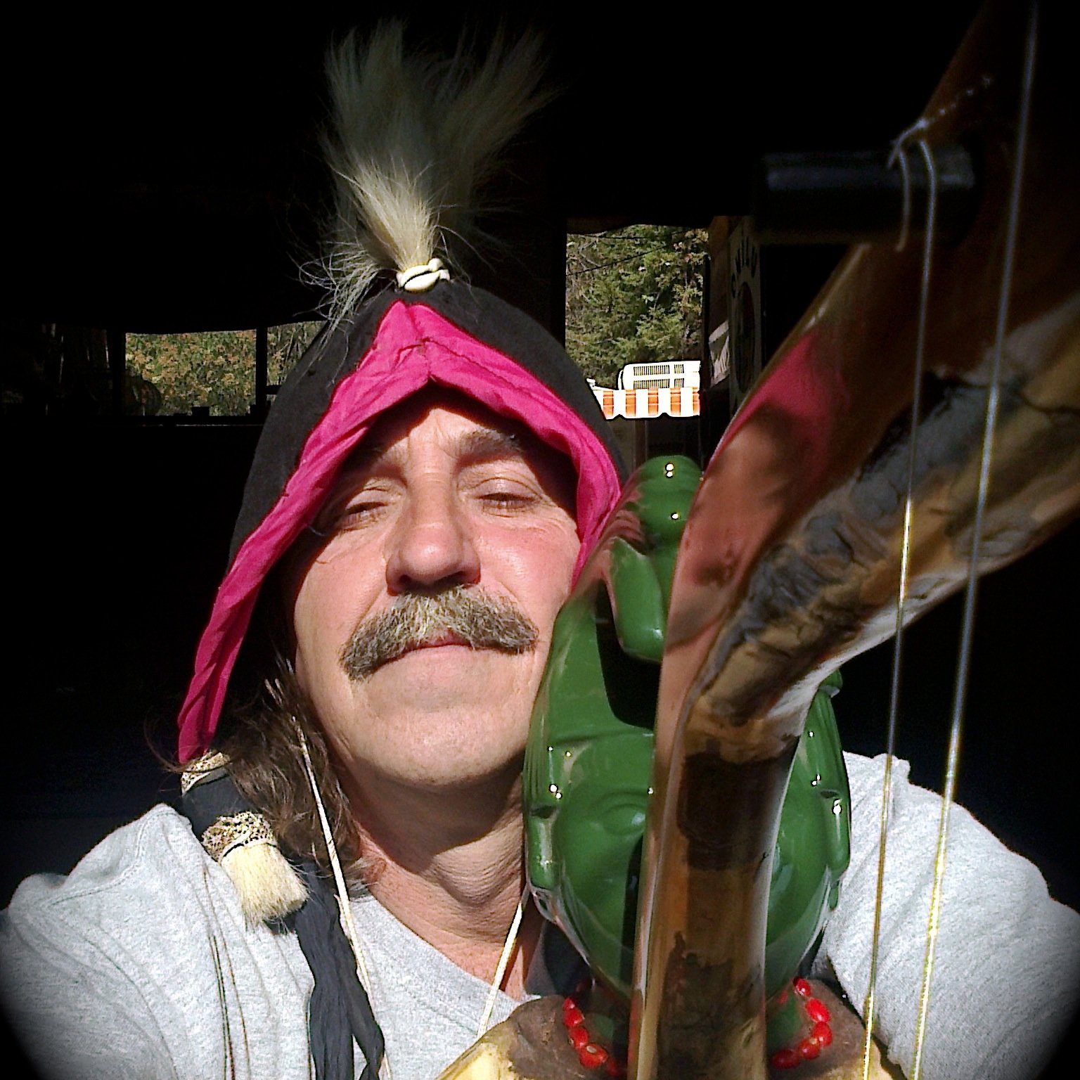creador del TAMBORAMA y de encuentros ludicos creativos musicales, musicoterapeuta, lutier y maestro de percusion