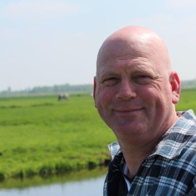 Actief SP'er, hartstochtelijk Feyenoordfan, levensgenieter. Levensmotto. als het niet gaat zoals het moet, dan moet het maar zoals het gaat
