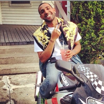 wats poppin ur signing on wit Sincere from CHEDDAR follow @Cheddardvd for the latest on upcoming events #ROXBURY #ForeverKnown™