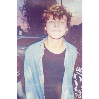 lol ur not ashton irwin✋