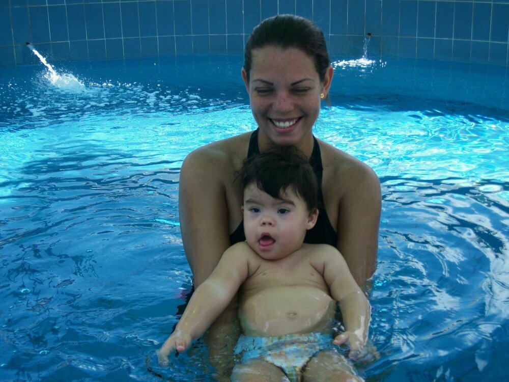 Piscina terapéutica climatizada dirigida a la atención de niños y adultos con lesiones motoras, neurológicas y traumatología.  TLF 04149004895