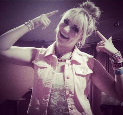 1/5 of Rydel and the bitches. ||Hello Kitty|| ||Glitter|| ||Starbucks|| ||Single/RP||