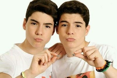 Club de fan de los gemelos  Jesus y Daniel.Enamorada de su arte y sus sonrisa:)