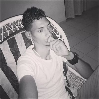 Un joven simpático carismático