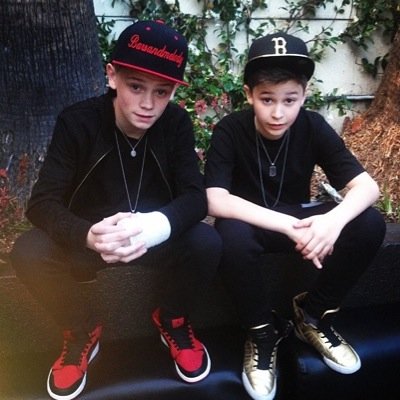 Harvey followed 14-8-14 20:14 barsandmelody favourited at 18:53 overload followed 21-8-14 20:48 dan follows cant remember who he did thoughh✌️✌️