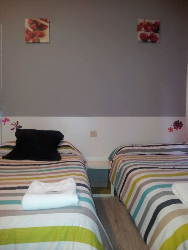 Hostal Arjori rooms esta en el centro de Salamanca, muy económico ycon  un trato estupendo.