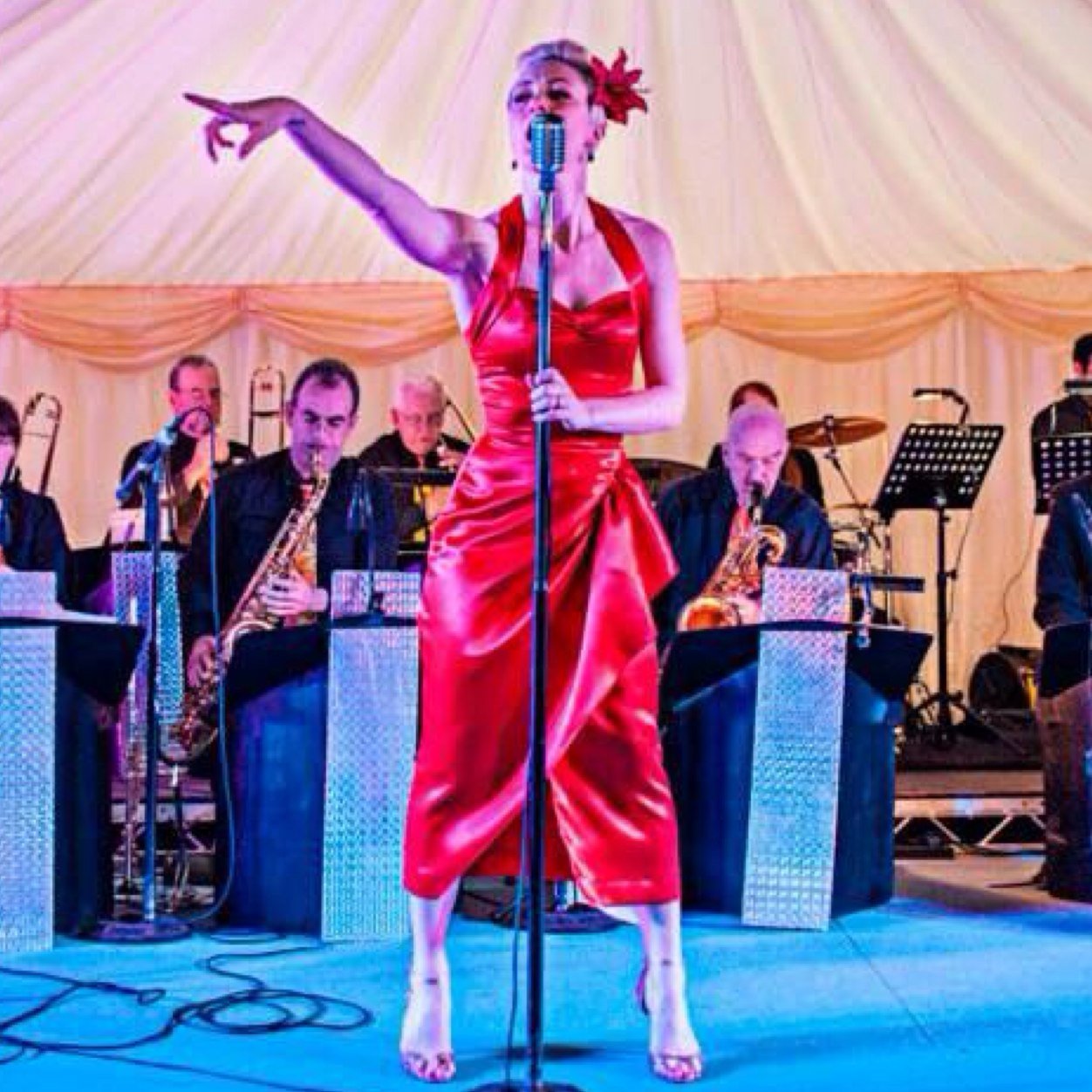 Ninarae1940s's profile picture. Hello I'm Nina Rae, an enchanting Vintage vocalist specializing in music from the 30's to 50's. Come with me on a journey back in time. http://t.co/l5qgyHHo9Y