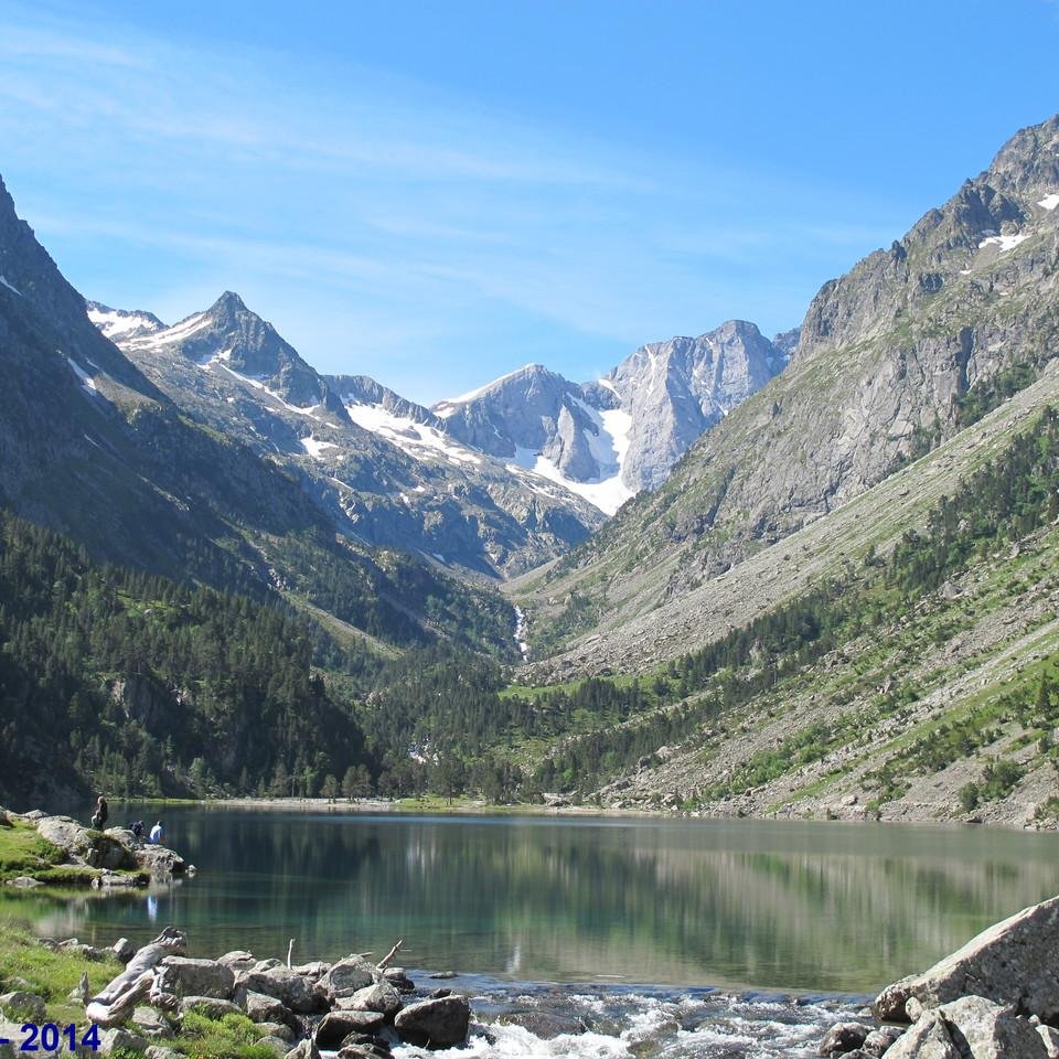 Pyrandonnées est un site proposant un ensemble d'itinéraires et de circuits de randonnées dans les Pyrénées.