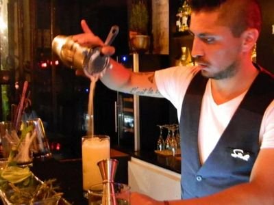 Amante de la coctelería. bartender de profesión, bebedor de vocación, mexicano hasta los huesos, critico inconsciente y emotivo por elección.