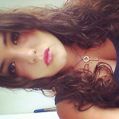 20, estudiante de Derecho y Criminología en UV. Una pasión, por tormentosa que sea, siempre merece vivirla y a veces, repetirla.