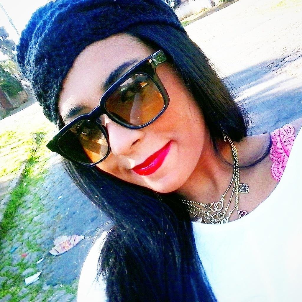 Trabalhadora, 18 anos, gaúcha, viciada em academia e futura jornalista xD