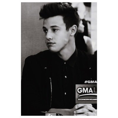 YOU JUST GOT A FREE FOLLOW! PLEASE FOLLOW @Iovelydallas thank u!