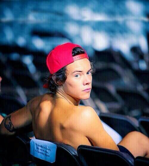 1/5 One direction Priv acct and Louis @louis_tomlions @jesyprivtacct