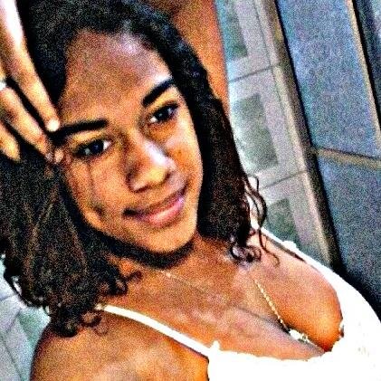 Levo a vida com meu sorriso na Alegria ou na Tristeza.Os Verdadeiros anda cmg os Falso eu ignoro. Do meu lado quero só os puros e os Verdadeiros .