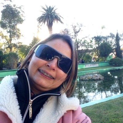 helainejunges's profile picture. TODA MENINA BAIANA TEM ENCANTO QUE DEUS DÁ.