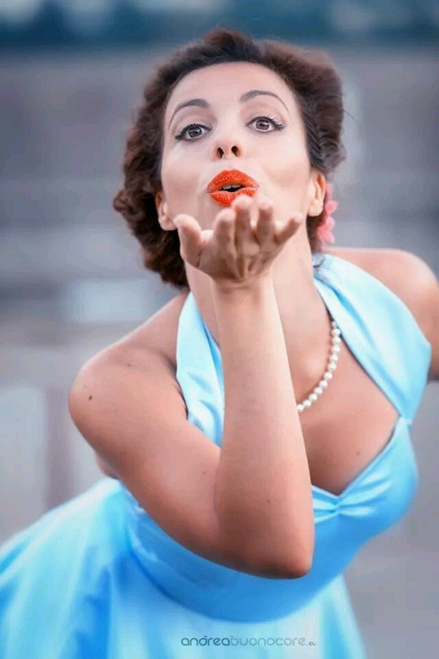 Attrice Cantante