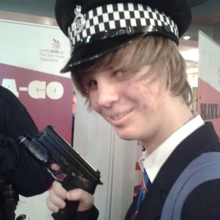 Futile_Johnny's profile picture. Founder of @FutileOFFICIAL - I go by the name of @PMikeyAndHisKFC. I listen to actual music, none of this dubstep shit: BVB, FIR, GNR, ETF, CTC, CTE, SWCF, MMF