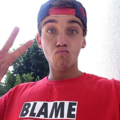 Hello! I love One Direction,5sos, Janoskians,And now I've got new People I like the Vox 3ShadesOfBlue