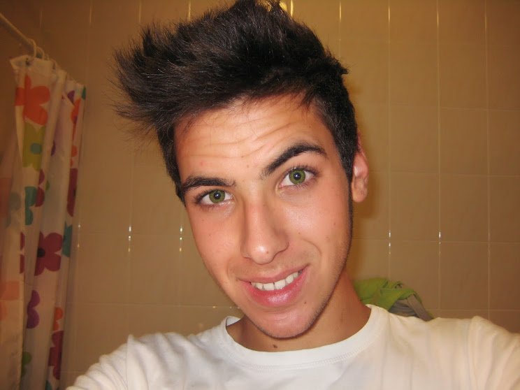 CrisMickey18's profile picture. Always HAPPY.