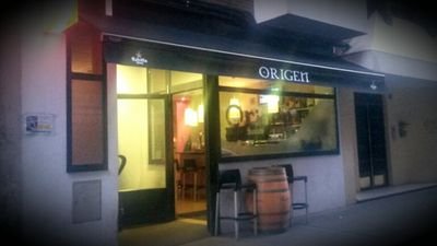 Café en cápsulas- tapas frías y calientes- sandwichs hamburguesas montados bocadillos- cervezas cañas pintas cubos- copas- dardos futbolin pinball y juegos mesa