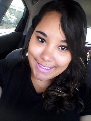 × Aquela meniina quee soonha coom os pées no chãao (!) 
　ela sempre luta para realizar todos os seus sonhos.. e quando ela quer ela consegue. (!) :)　　　　　　　　