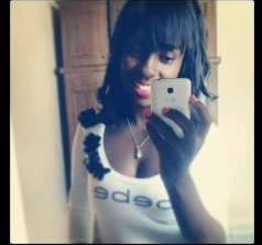 JulliaLouise's profile picture. Uma mulher bonita não é aquela de quem se elogiam as pernas ou os braços, mas aquela cuja inteira aparência é de tal beleza que não deixa possibilidades para ad