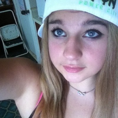 follow me i follow everyone back..