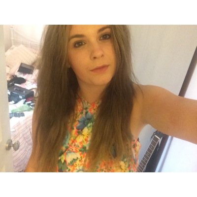 ChloSherratt's profile picture. new account : chloesherrattx