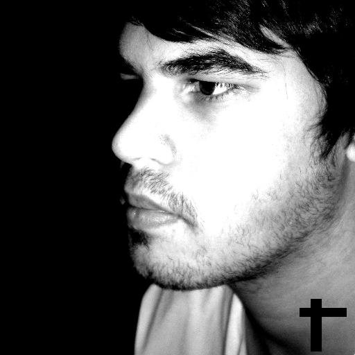 IndoRomain's profile picture. Tous ensemble House'Llelujah allez y croyant donnez vous a notre dieu ou il est MON PERE  arrêter de me regarder comme un singe bande de macaques