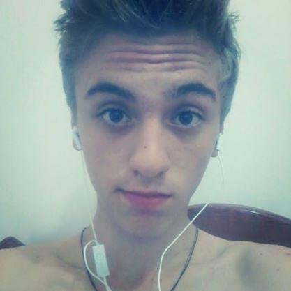 Faça as suas escolhas voc mesmo, não deixe os outros decidirem sua vida. ;D