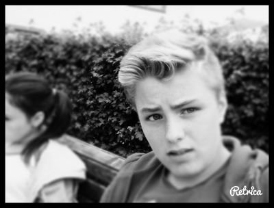 Verückter scooter fahrer Youtuber und zocker aber relaxt oft mit freunden. JOONGE!!