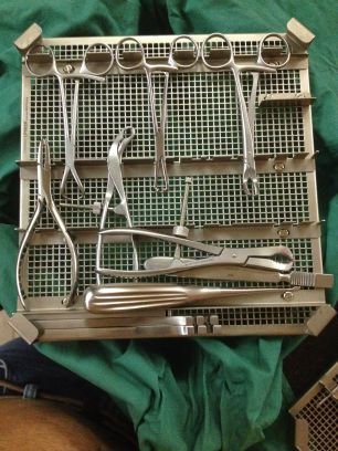 Venta y distribución de equipos médicos, instrumental quirúrgico e implantes para traumatología y cirugía buco-maxilofacial.