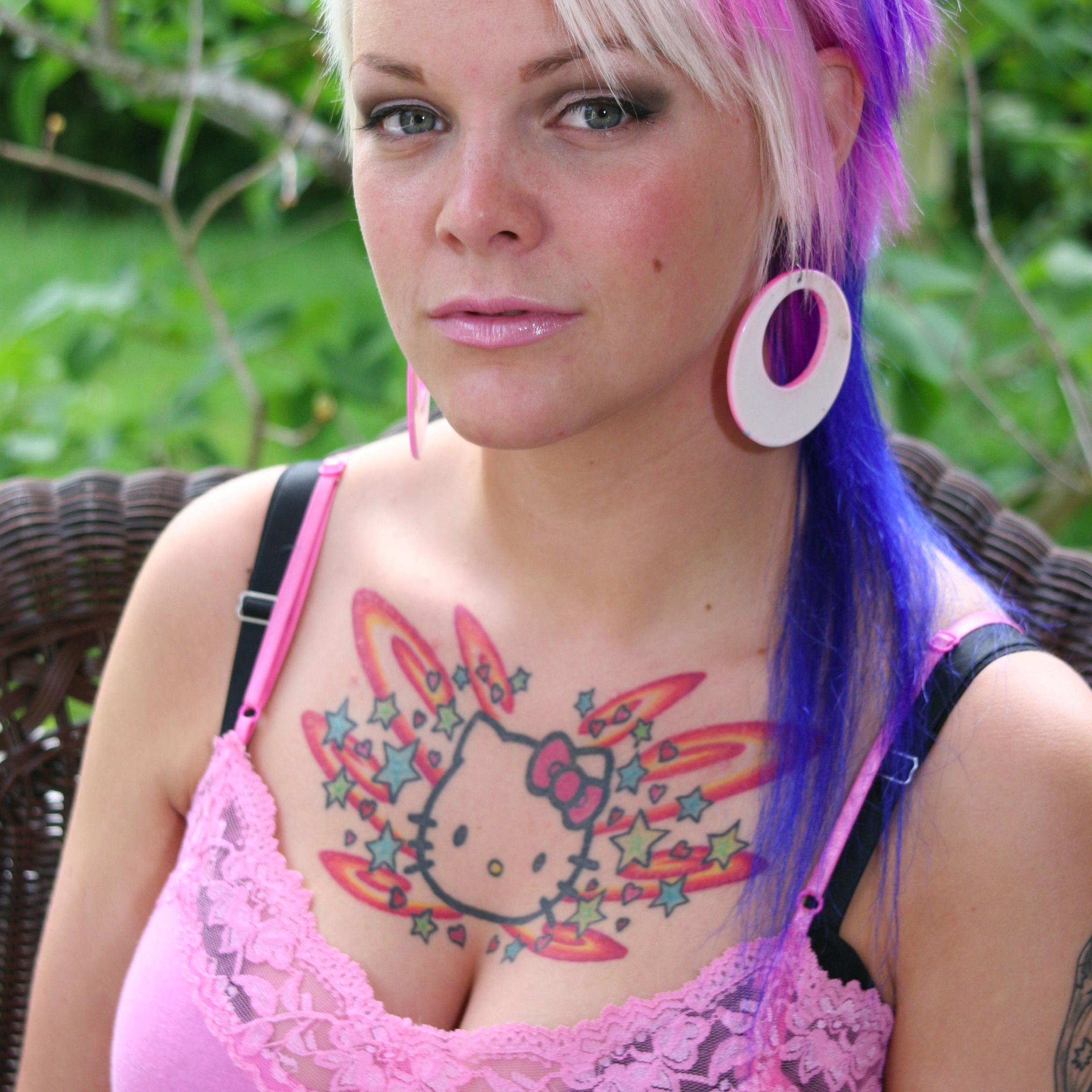 hellocattyxx's profile picture. A ridiculous chick. That's me. Love it. I sleep with your dick pics beneath my pillow. FUCK THE WORLD!