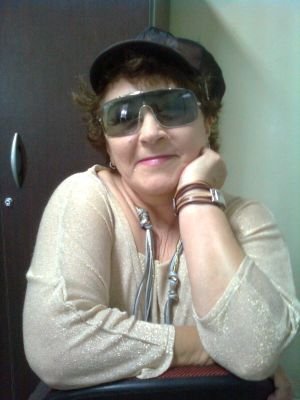 Advogada. Cantora.  Poetisa. Aquariana, apaixonada por música.