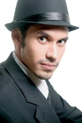 Estudiante de periodismo y de producción radial y televisiva, aprendiz de teatro, locutor, cinéfilo y aficionado a la lectura. Administrador de @TeatroPTY