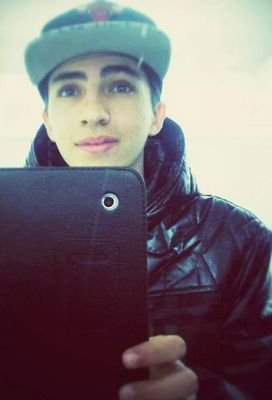 ;) eu gosto tanto dela a ponto de querer ta perto, e pronto, não
tem outro jeito de me ver sorrir, é louco o efeito dela aqui