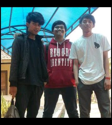 |Melodic Punk Ungaran|guitar and vocal » @ichal_HG82| bass and vocal » @galihrob | drummer » @wisnupuratampan |#STUDIO21|Contact : 087832105170 pin bb: 7B6D61BB