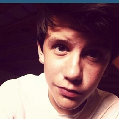 Hi, I'm Harry. Pretty Simple, I'm 16! I Do GCSE Dance & Btec Sport, Love Friends & Family and in general, I love life & I Follow BACK!#YNWA. #MKARMY #BuxtonArmy
