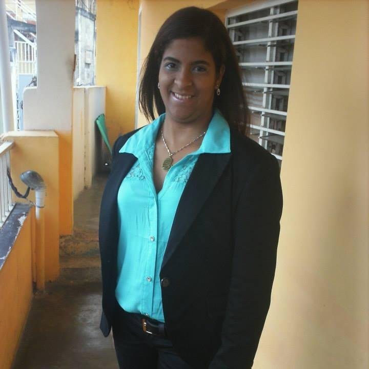 estudiante de administracion del utampca y trabajo como asistente contable en una oficina de contabilidad